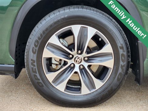 Used 2024 Toyota Highlander XLE image 10