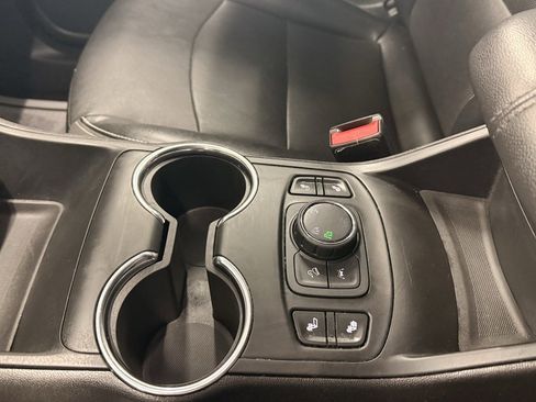 Used 2024 GMC Terrain SLT image 28