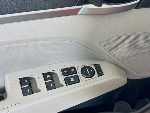 Used 2020 Hyundai Elantra SEL FWD image 23