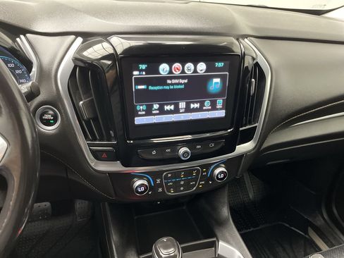 Used 2019 Chevrolet Traverse LT FWD image 17