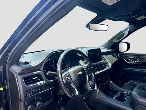 Used 2022 Chevrolet Suburban LT RWD image 6