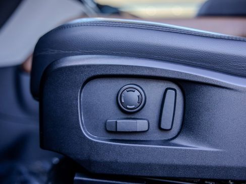 Used 2023 Land Rover Defender 110 S image 15