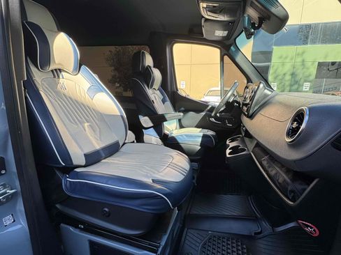 Used 2023 Mercedes-Benz Sprinter 2500 image 18