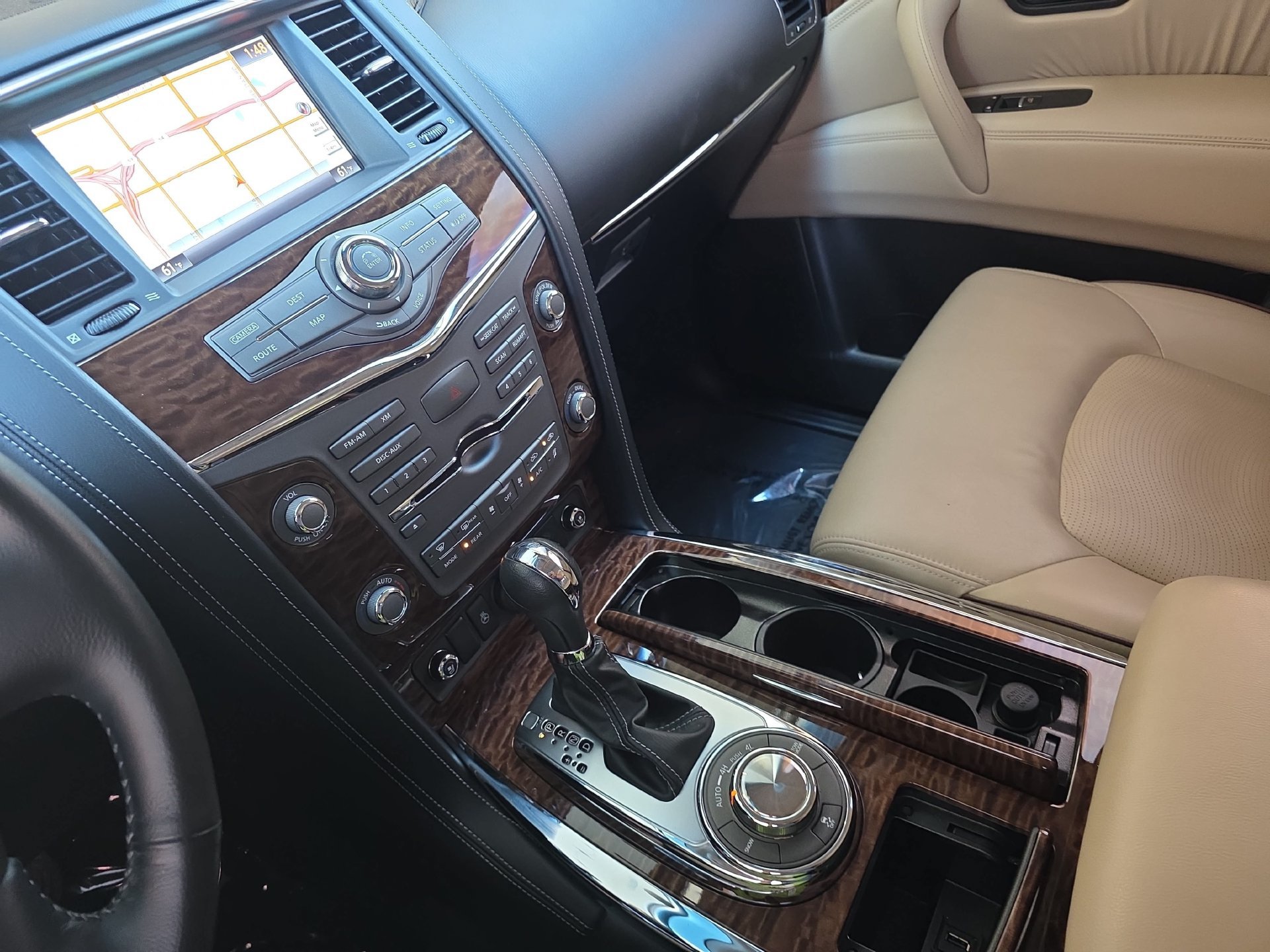 Used 2017 Nissan Armada Platinum w/ Interior Lighting Package AWD/4WD image 24