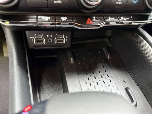 Used 2025 Dodge Durango R/T image 32