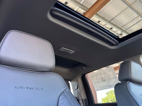New 2025 GMC Sierra 2500 Denali w/ Denali Reserve Package image 17