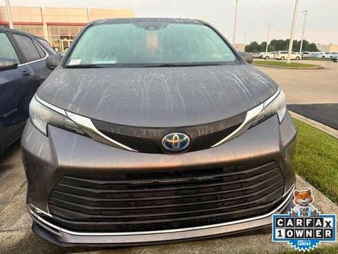 Used 2024 Toyota Sienna XLE FWD image 12