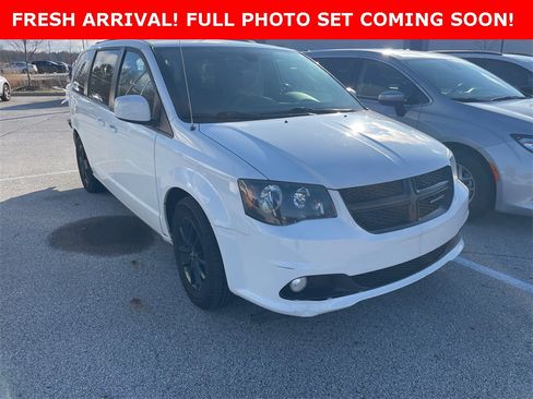 Used 2020 Dodge Grand Caravan SE image 2