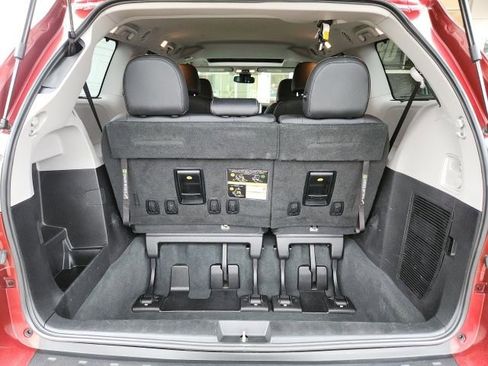 Used 2020 Toyota Sienna SE image 23