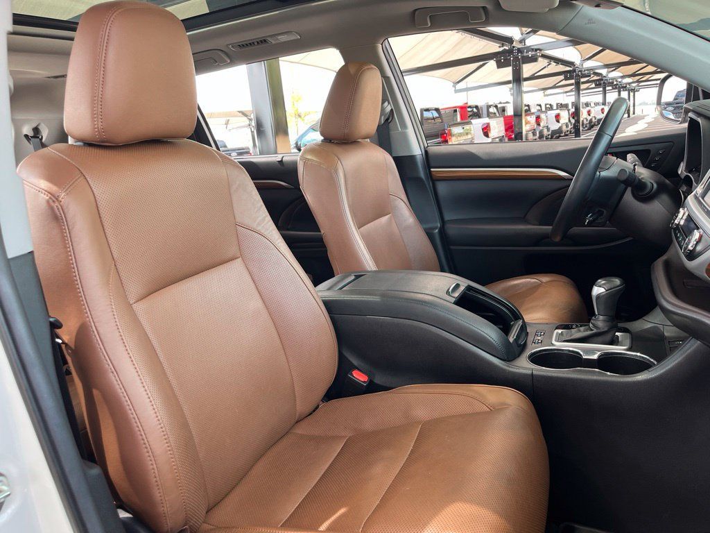 Used 2019 Toyota Highlander Limited Platinum AWD/4WD image 33
