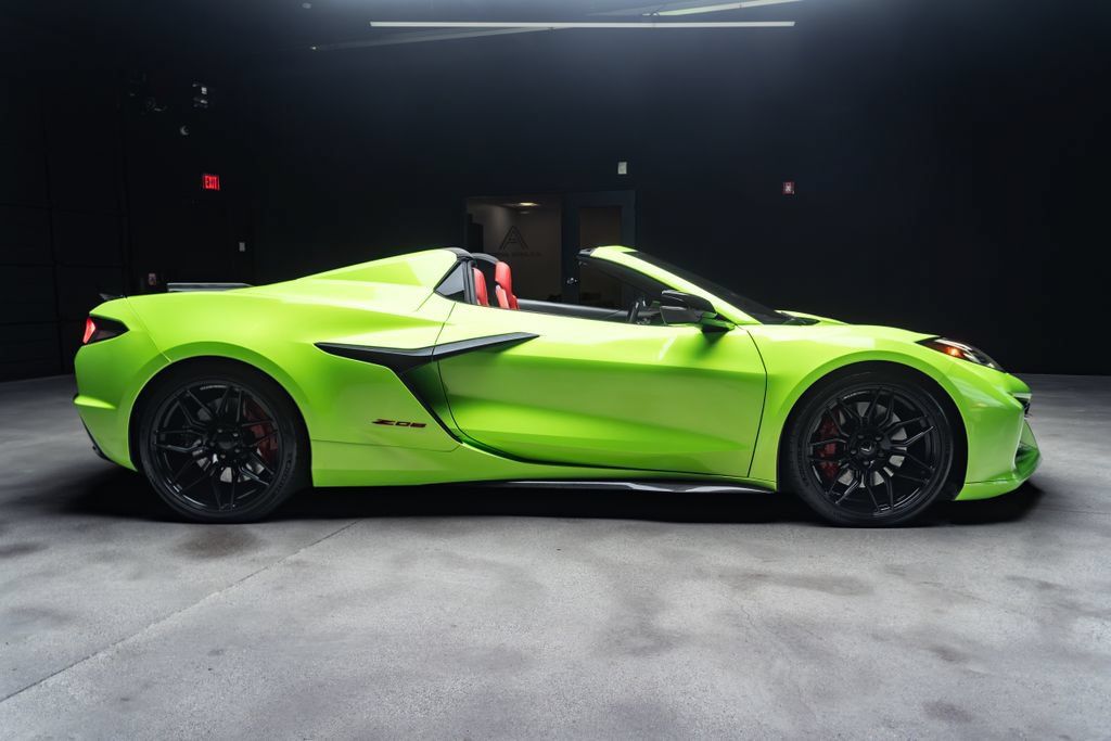 Used 2023 Chevrolet Corvette Z06 w/ Stealth Interior Trim Package RWD image 11