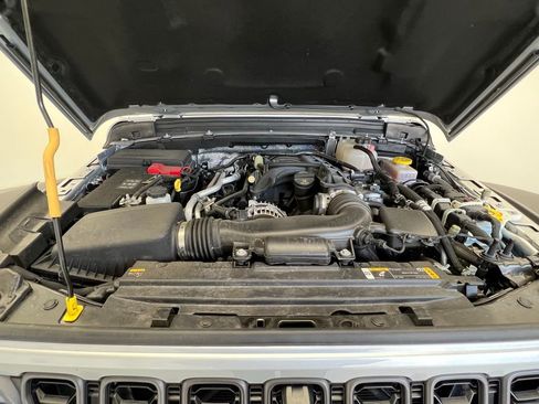 Used 2024 Jeep Wrangler Unlimited Rubicon w/ Technology Group image 25