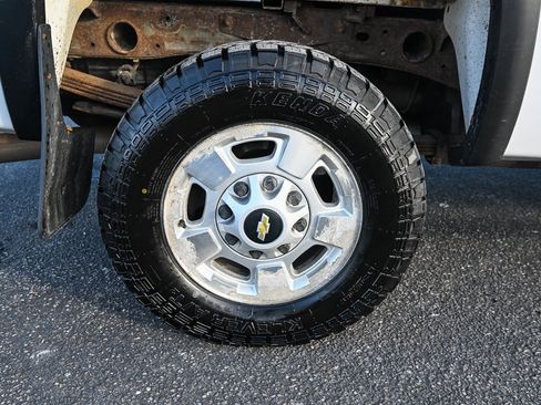 Used 2011 Chevrolet Silverado 2500 LT w/ Interior Plus Package image 14