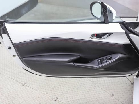 Used 2018 MAZDA MX-5 Miata Grand Touring image 9