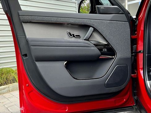 Used 2025 Land Rover Range Rover Sport SE image 23