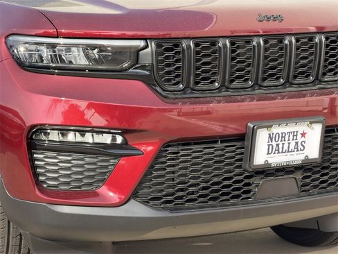 New 2025 Jeep Grand Cherokee Limited w/ Black Appearance Package image 7