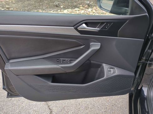 Used 2024 Volkswagen Jetta SE image 21