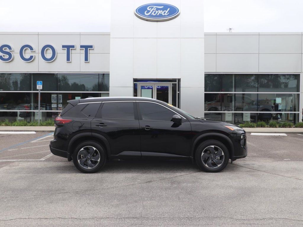 Used 2025 Nissan Rogue SV w/ SV Premium Package FWD image 16