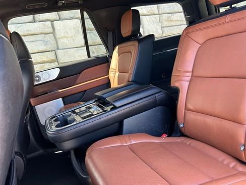 Used 2021 Lincoln Navigator Reserve AWD/4WD image 9