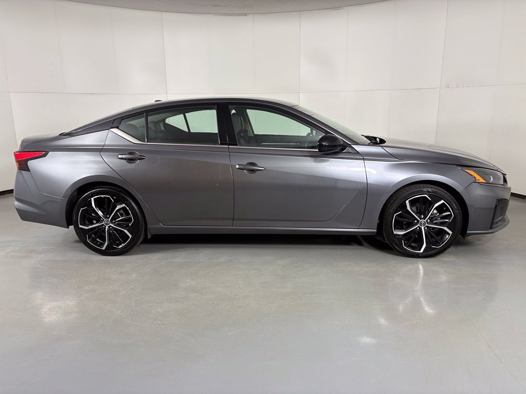 Used 2024 Nissan Altima 2.5 SR FWD image 10