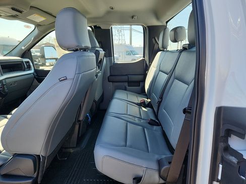 New 2026 Ford F250 XL w/ XL Chrome Package image 6