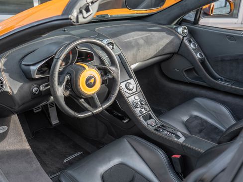 Used 2013 McLaren MP4-12C Spider image 11