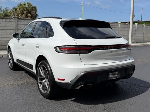 Certified 2025 Porsche Macan AWD/4WD image 3