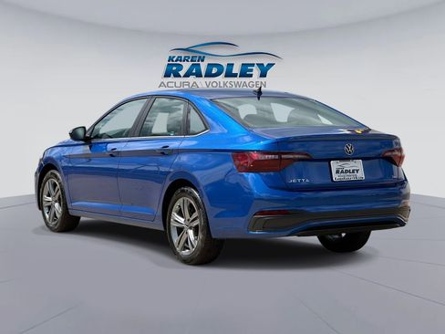 Certified 2023 Volkswagen Jetta SE w/ Panoramic Sunroof Package FWD image 4