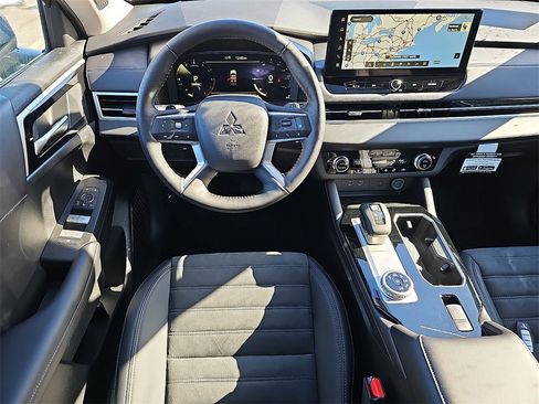 New 2026 Mitsubishi Outlander SE image 7