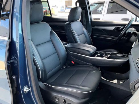 Used 2025 Buick Enclave Preferred w/ Power Package FWD image 9