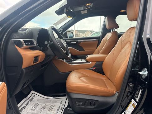 Used 2025 Toyota Highlander Platinum image 10