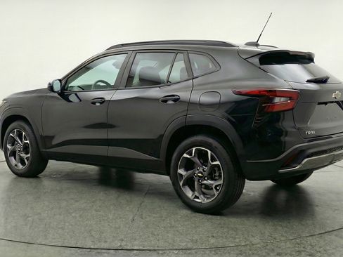 Used 2025 Chevrolet Trax LT image 6