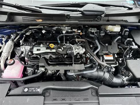 Used 2025 Toyota Prius Plug-In Hybrid image 11