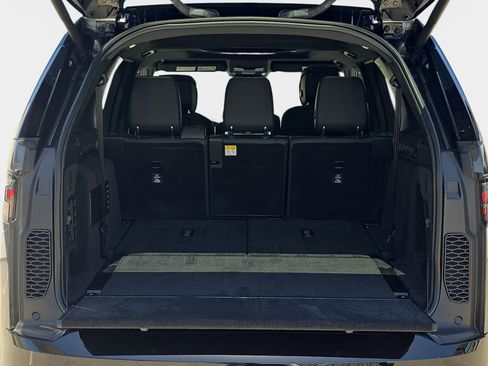 Certified 2024 Land Rover Discovery Metropolitan Edition AWD/4WD image 12