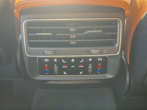 Used 2022 Audi Q7 3.0T Prestige image 29
