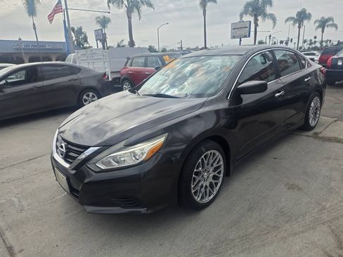 Used 2017 Nissan Altima 2.5 S w/ Power Driver Seat Package FWD image 3