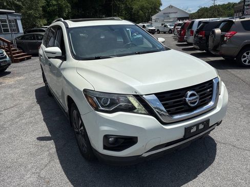 Used 2017 Nissan Pathfinder Platinum AWD/4WD image 4