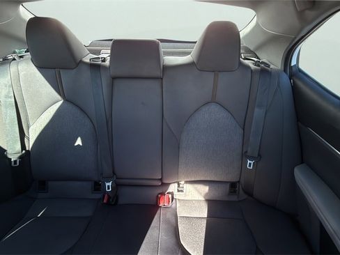 Used 2020 Toyota Camry LE image 12