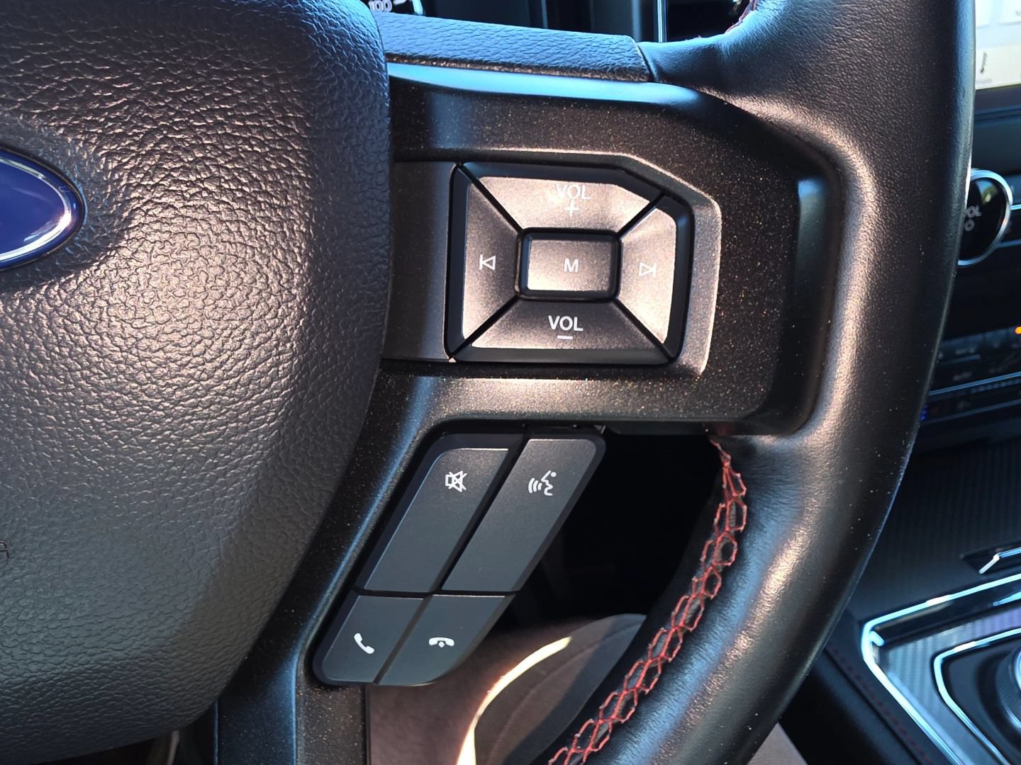 Used 2019 Ford Expedition Limited w/ Equipment Group 303A AWD/4WD image 17
