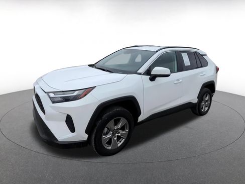 Used 2025 Toyota RAV4 XLE image 8