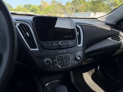 Used 2025 Chevrolet Malibu LT FWD image 18