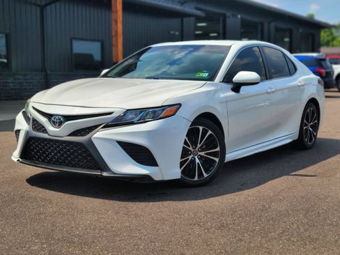 Used 2019 Toyota Camry SE FWD image 1