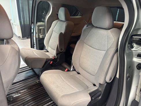 Used 2024 Toyota Sienna LE FWD image 24