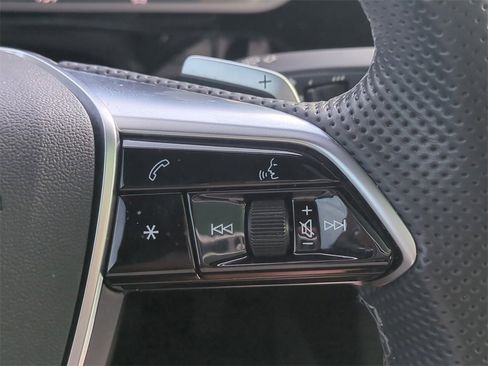 Used 2023 Audi e-tron S Premium Plus w/ Black Optic Package image 27