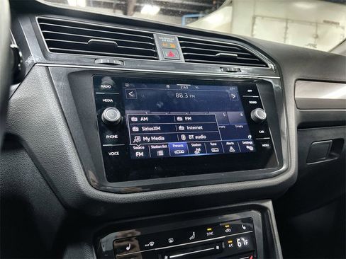 Used 2024 Volkswagen Tiguan SE image 32