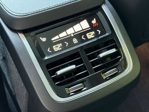 Used 2025 Volvo XC90 B6 Ultra image 16