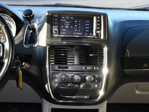 Used 2019 Dodge Grand Caravan SXT image 31