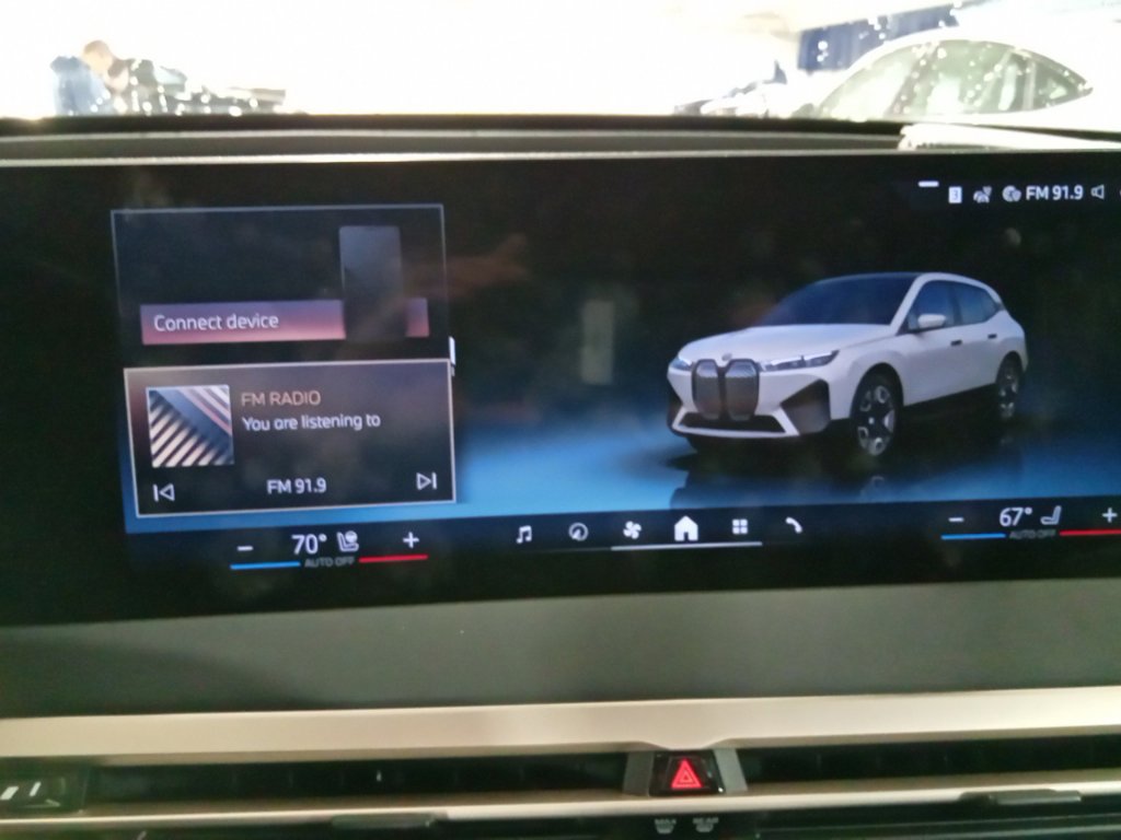 Used 2024 BMW iX xDrive50 w/ Sport Package AWD/4WD image 18