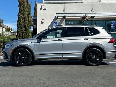 Certified 2022 Volkswagen Tiguan SE R-Line image 7