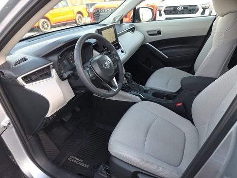 Certified 2024 Toyota Corolla Cross LE image 8